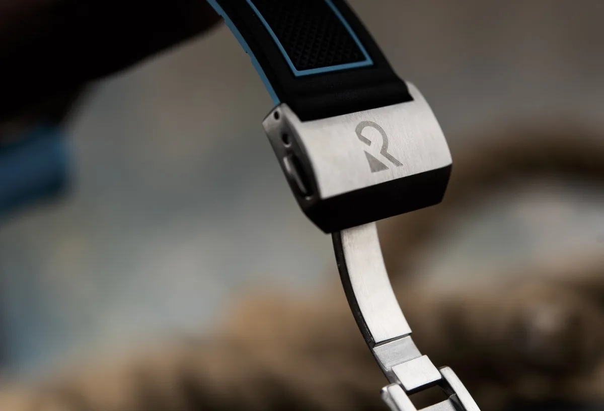 Close-up of Roebuck SCUBA bezel and crown
