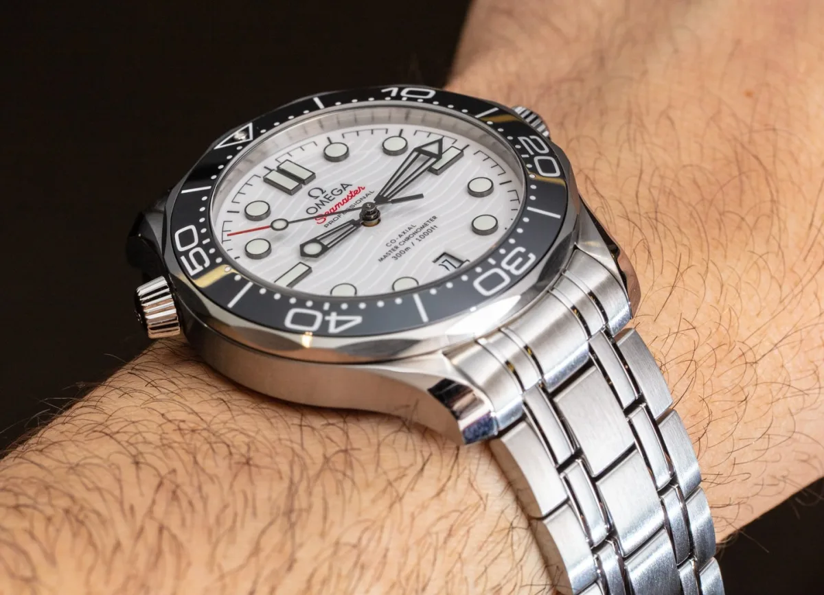 Omega Seamaster 300M ceramic bezel
