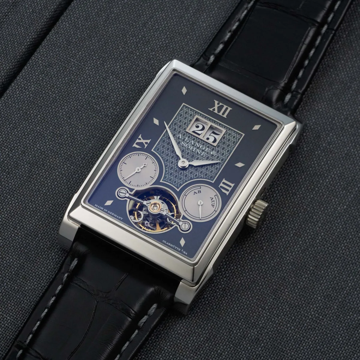 Close-up of the Cabaret Tourbillon Handwerkskunst dial