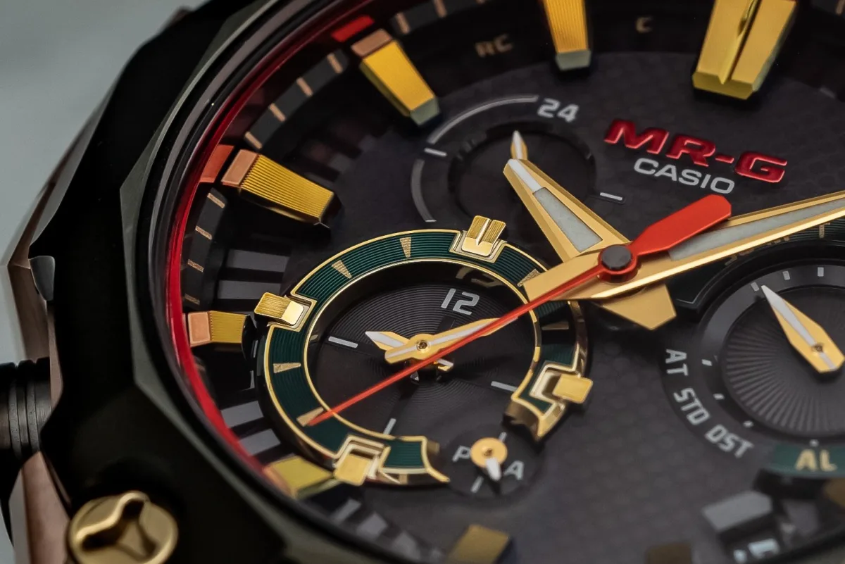 Cobarion bezel craftsmanship