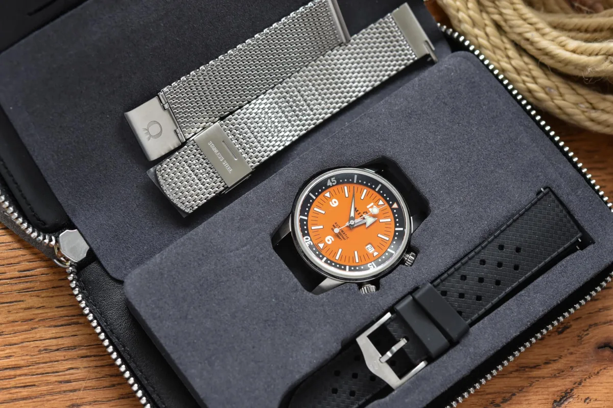 Milus Archimèdes Orange Coral with rubber and mesh straps