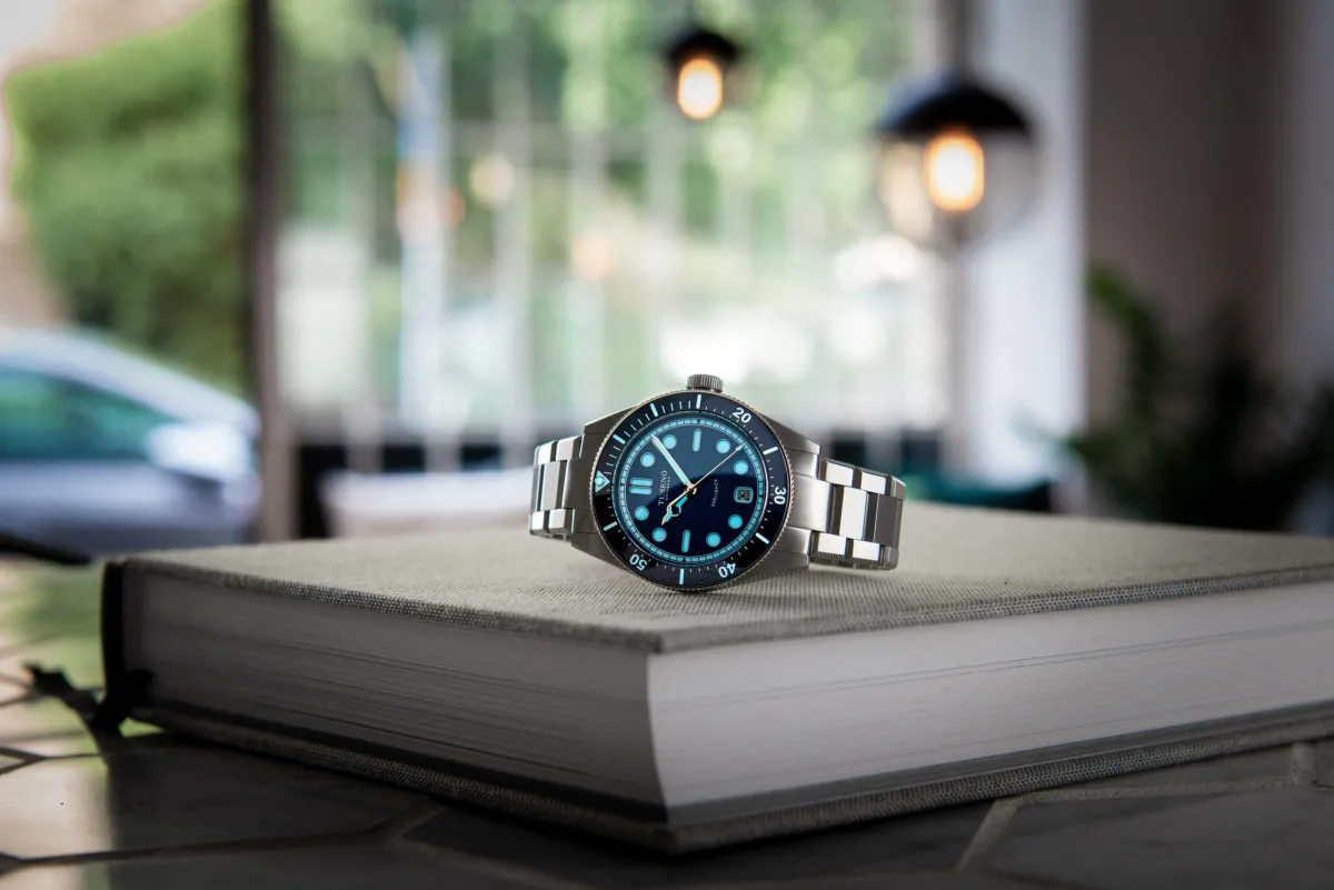 Tusenö Shellback watch design and functionality