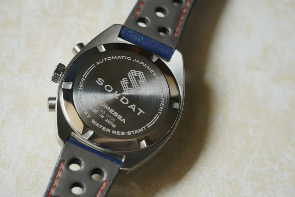Packaging of Soldat Promessa watch with accessories