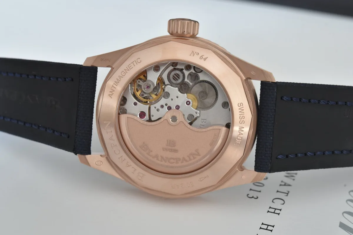 Rear view showing the automatic caliber 1315 with Sedna Gold rotor