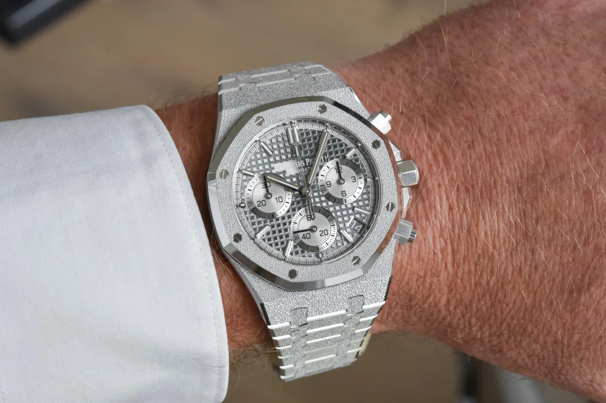 Royal Oak Selfwinding Chronograph 41mm showing the iconic case