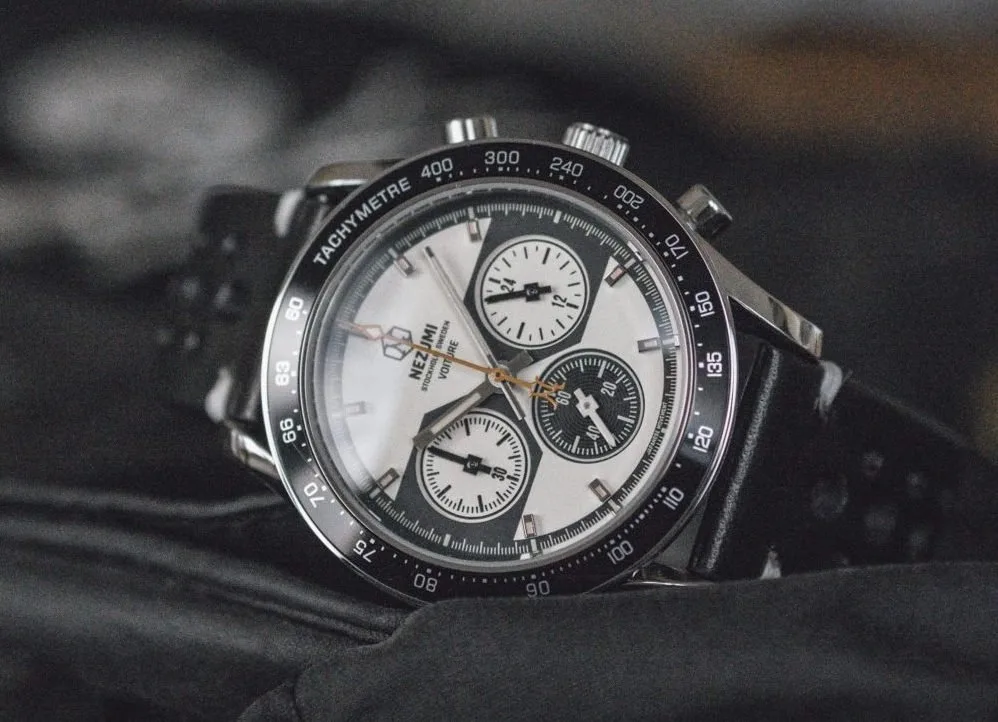 Nezumi Voiture REF. VQ2.101 watch with a vintage racing style