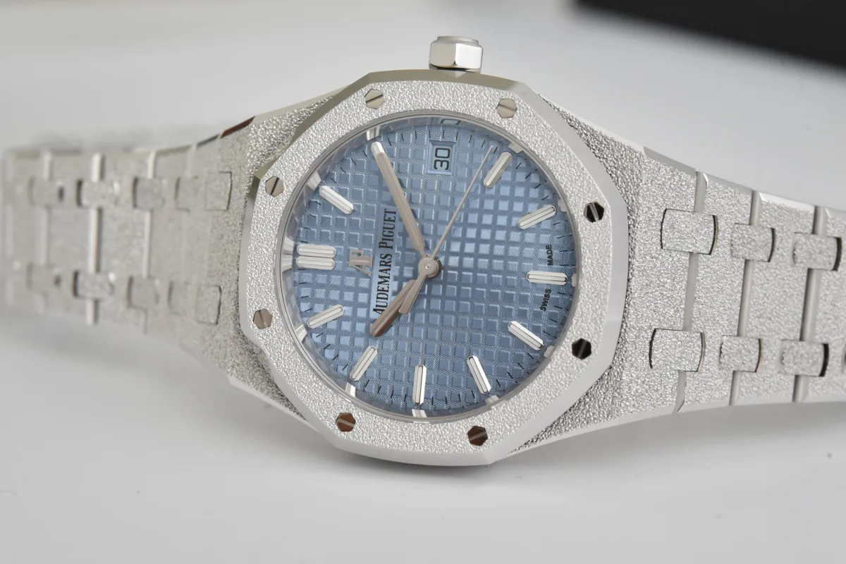 Side view of Audemars Piguet Royal Oak Frosted Gold case