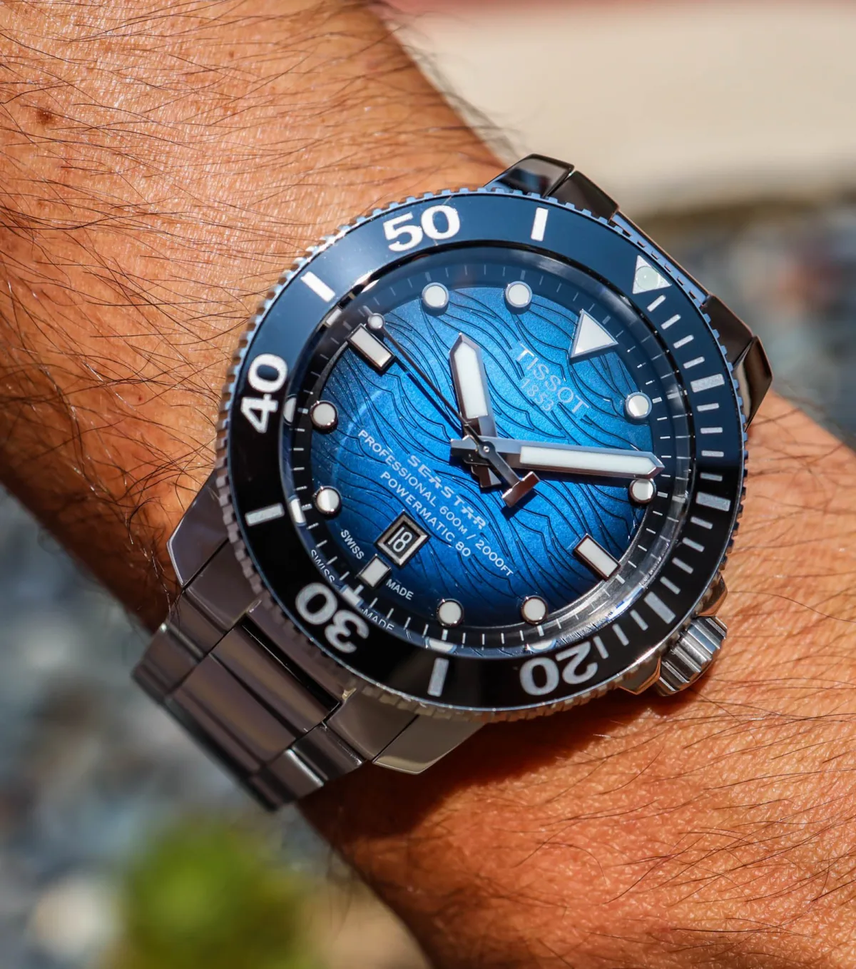 Side view showing Tissot Seastar 2000's helium release valve