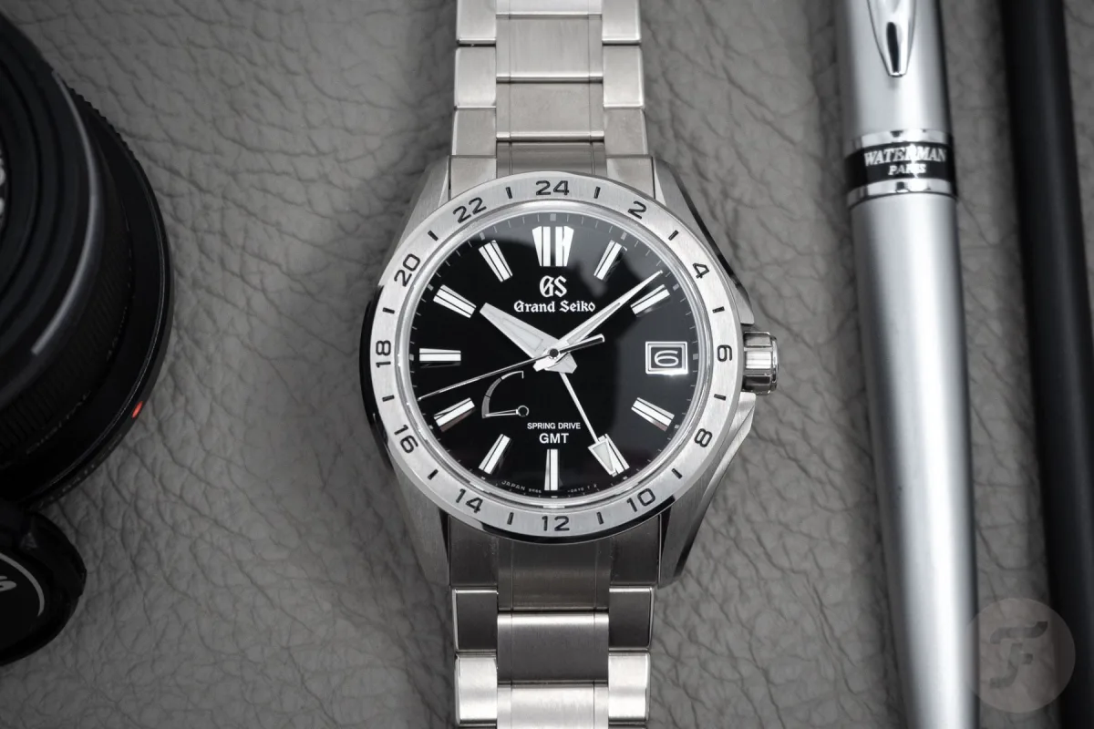 Grand Seiko SBGE285 Mist Flake power reserve indicator