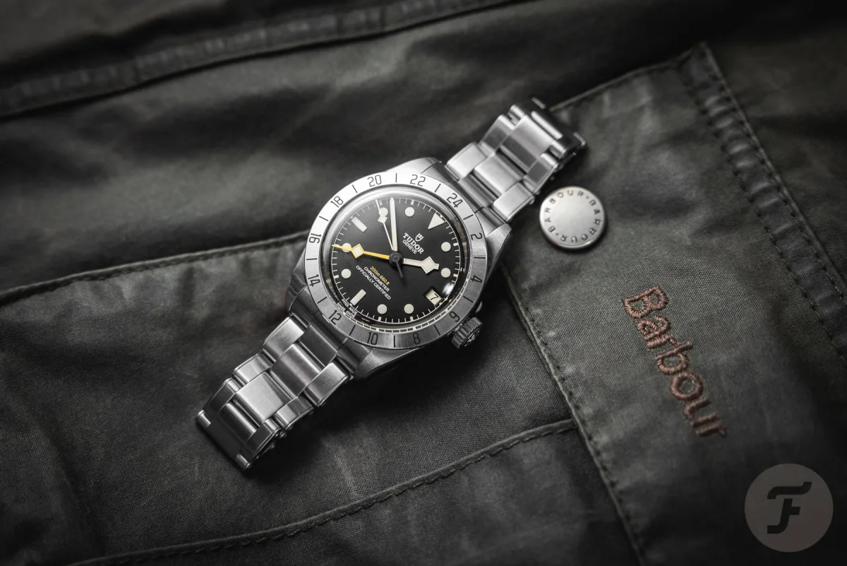 Grand Seiko SBGE285 Mist Flake side view