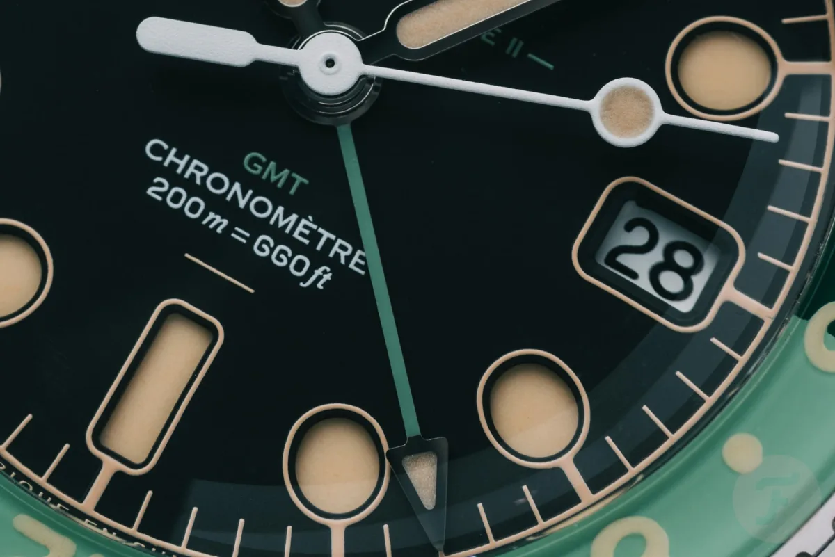 Laventure Transatlantique II GMT dial close-up