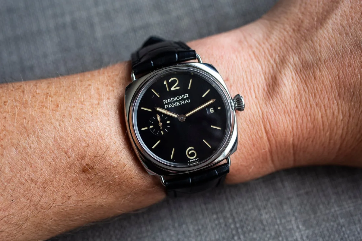 Close-up of Panerai Radiomir Quaranta PAM01572 dial