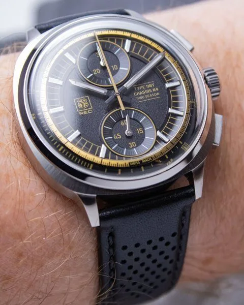 REC 98T/4 watch close-up view