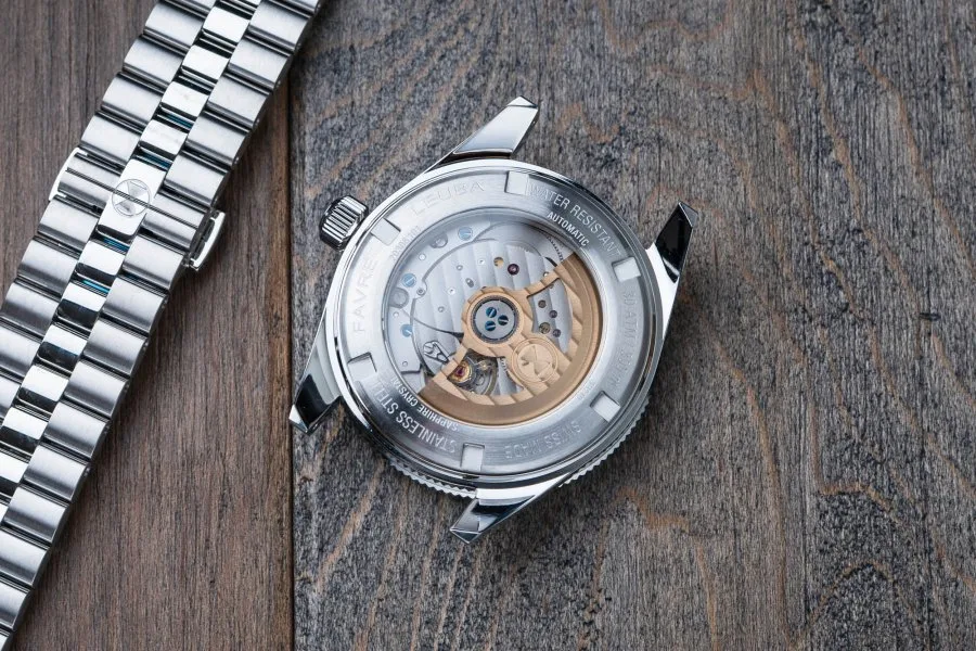 Movement with rose gold rotor and Côtes de Genève