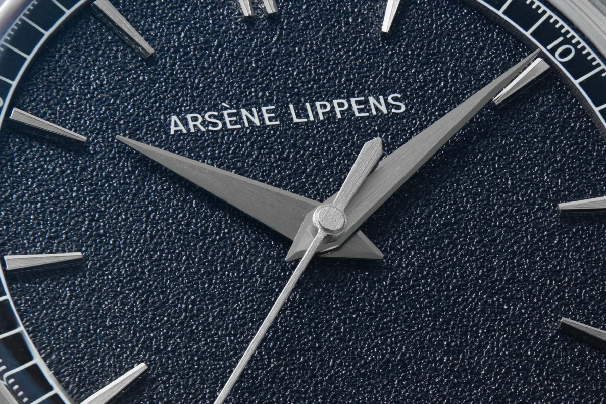 Blu and Grigio dial options for Classico watch
