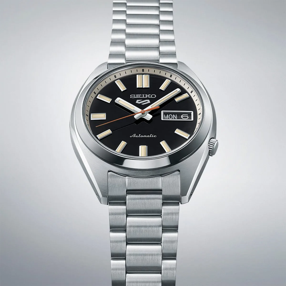 Seiko 5 Sports SNXS dial and markers