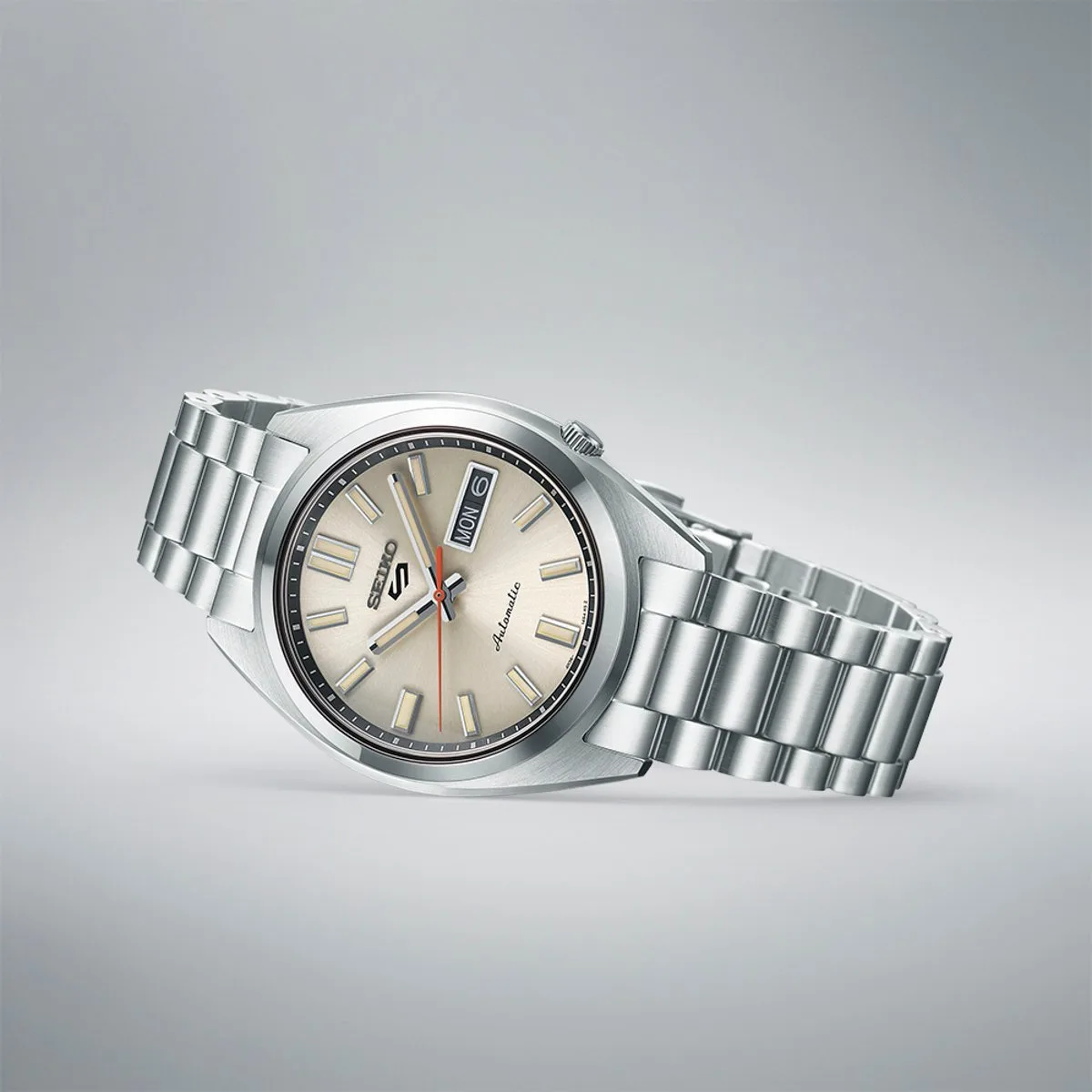 Seiko 5 Sports bracelet and case