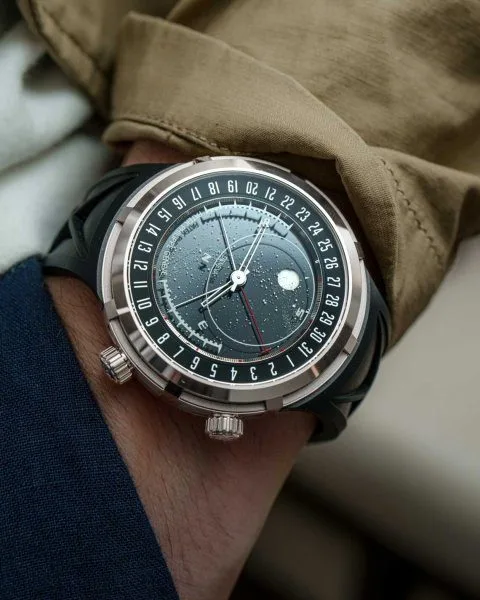 Astronomical display of Patek Philippe 6105G with celestial map