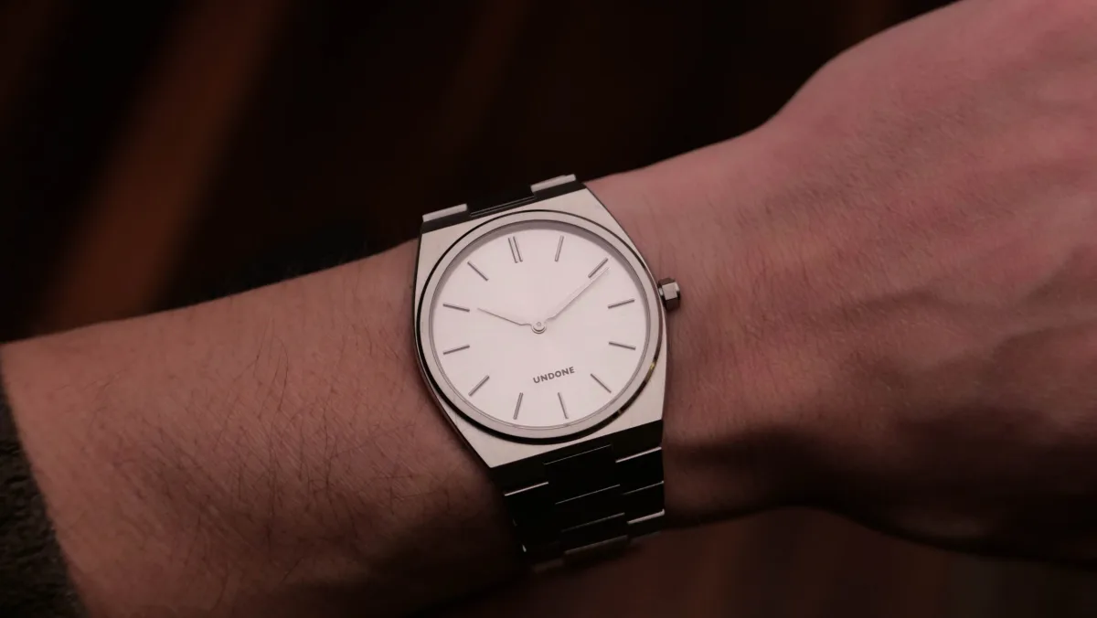 Undone Slim watch with integrated bracelet