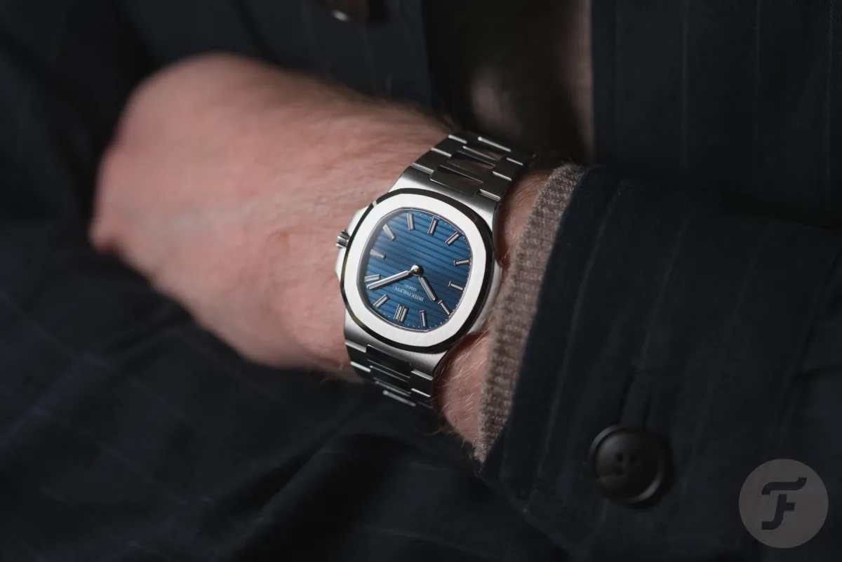Comparison of Nautilus models with different straps