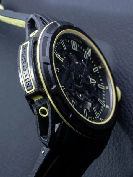 Side view of the NORQAIN Wild ONE Skeleton X-Lite case and strap