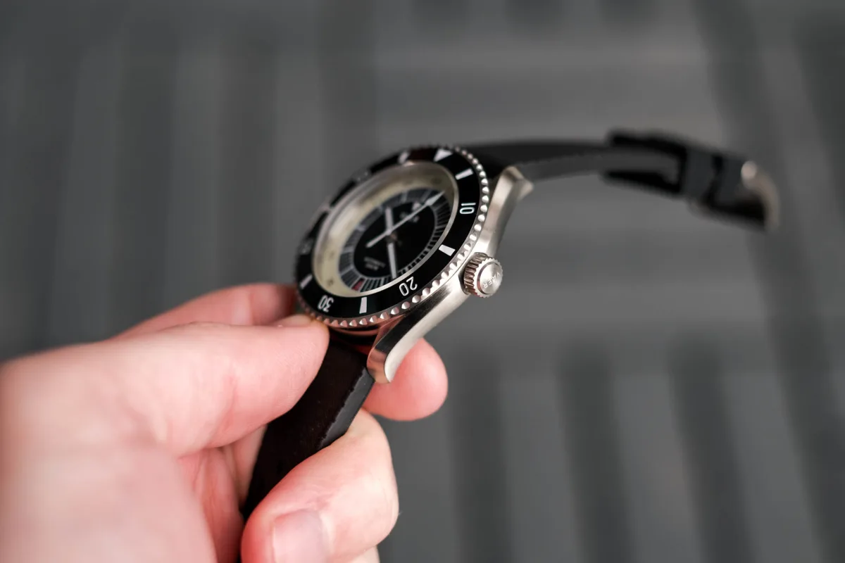 Vaer D5 Tropic stainless steel case back