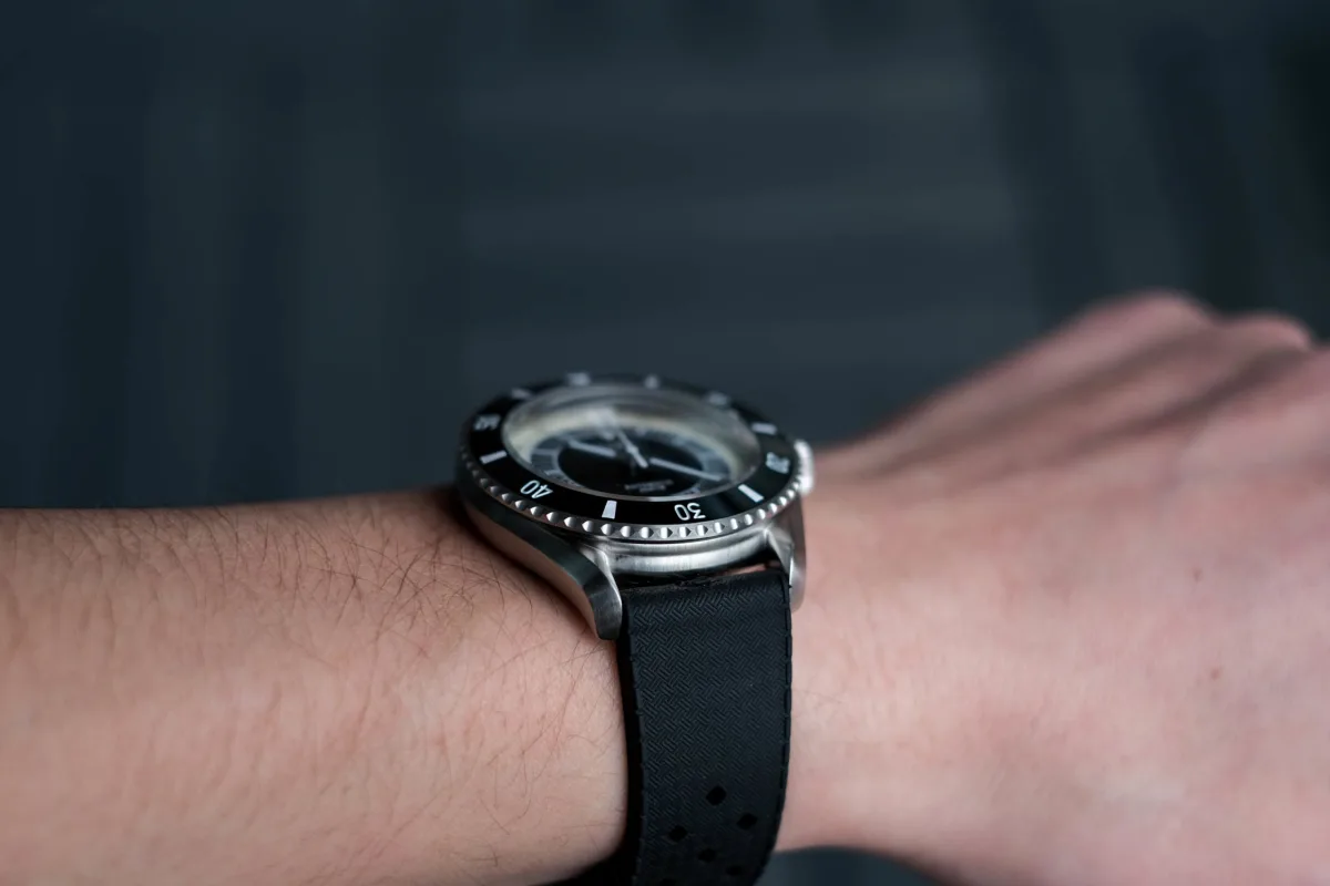 Vaer D5 Tropic ceramic bezel with luminescent markers
